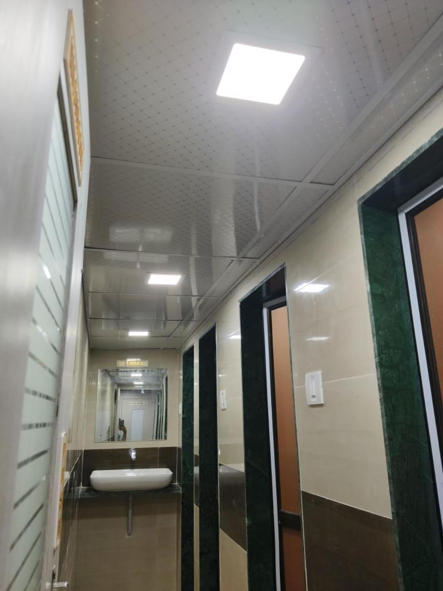 Rest Inn Hostel Dormitory Mumbai Exterior foto